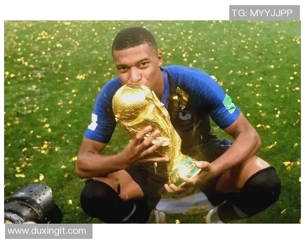 2001年足球界璀璨星辰回顾最佳球员与精彩瞬间的荣耀之路