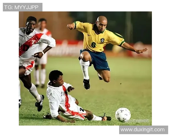 足球明星最佳11人阵容揭秘与历史传奇球员的完美结合